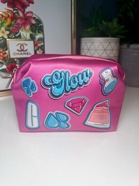 Clinique NWOT Glow Pink Cosmetic Bag with Blue Accents